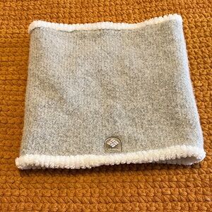 Columbia Heather Gray and Cream Fleece Neck Gaiter